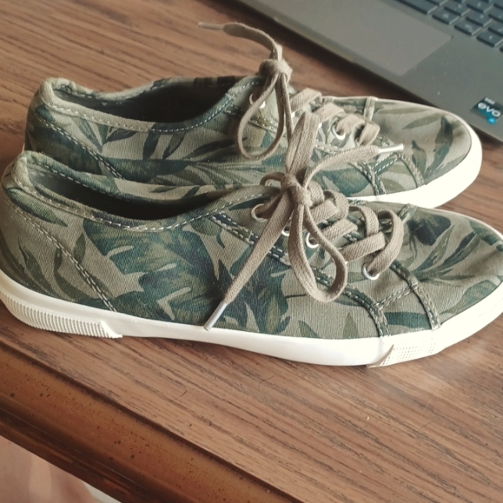 New Old NavyTropical Foliage Shoes, tropical print, green, sz 8